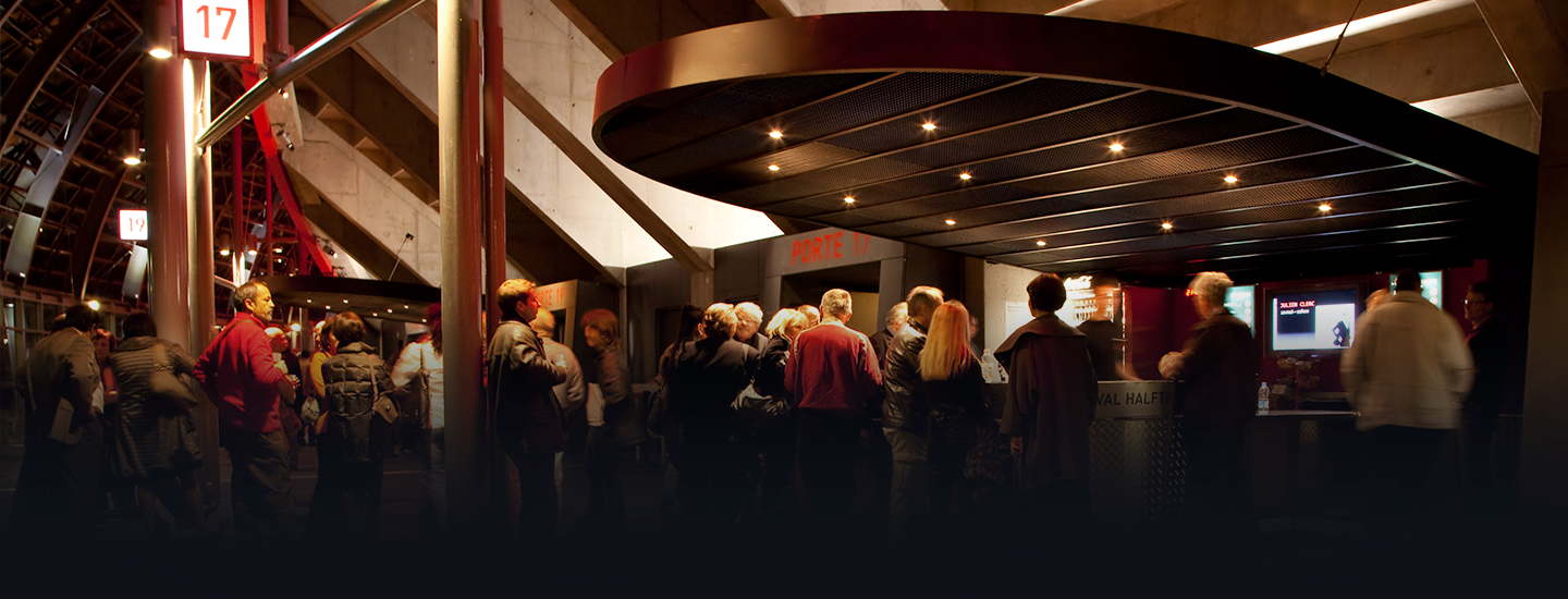 Bar et Restauration hall d'accueil salle intérieur Le Phare Grand Chambéry