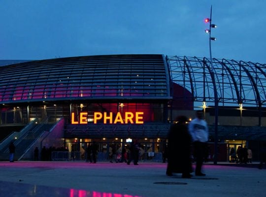 façade de nuit salle extérieur Le Phare Grand Chambéry